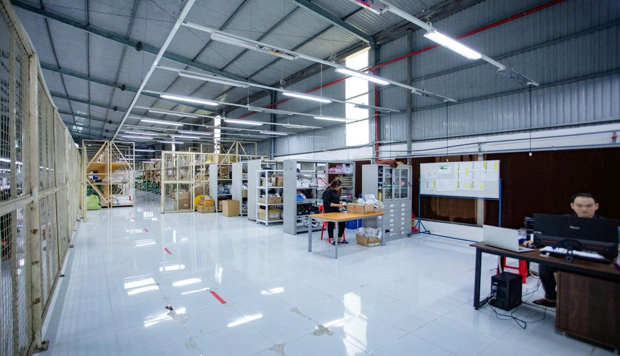 Warehouse and materials store